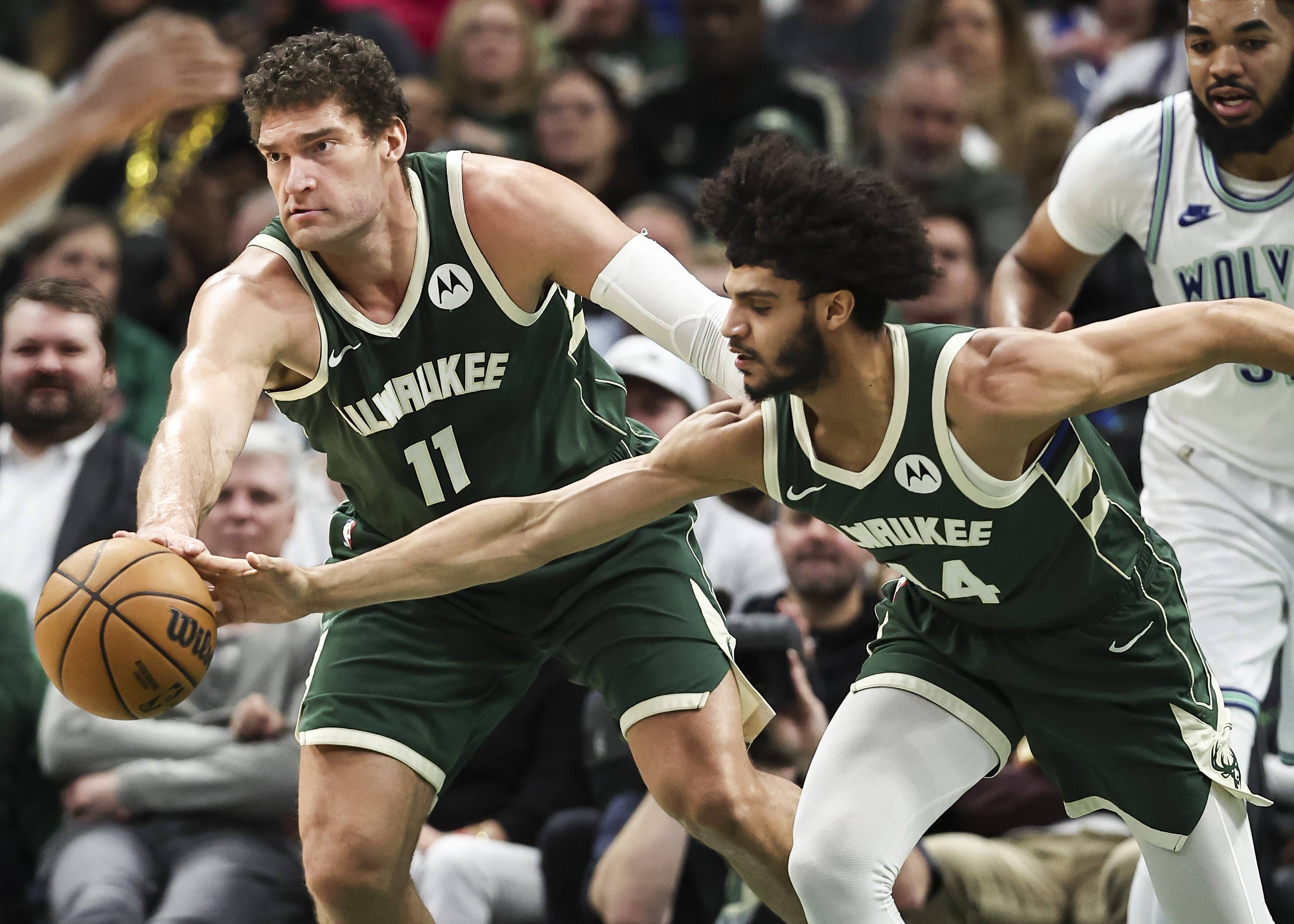 雷火电竞-森林狼险胜雄鹿，卡尔-安东尼-唐斯高效砍下分的简单介绍