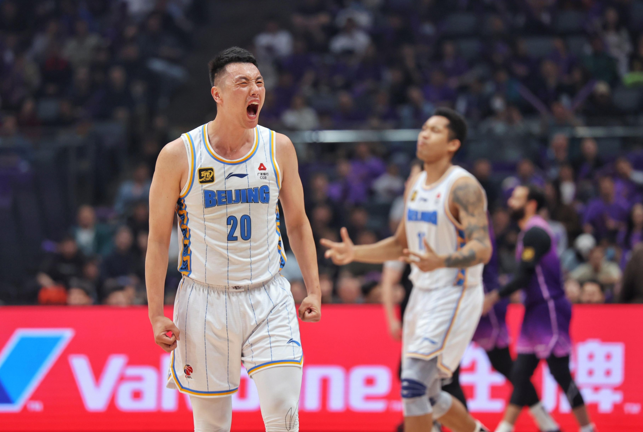 雷火电竞入驻-包含球队在主场奋力追赶，遗憾败北的词条