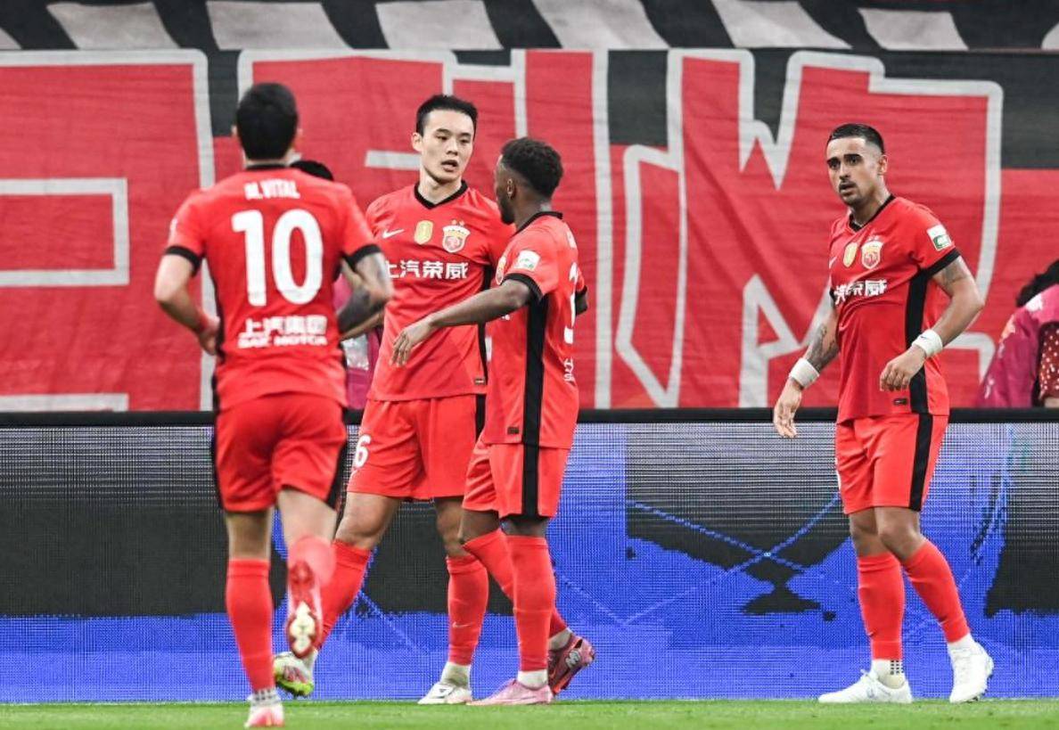 外援出色表现，助球队锁定胜局