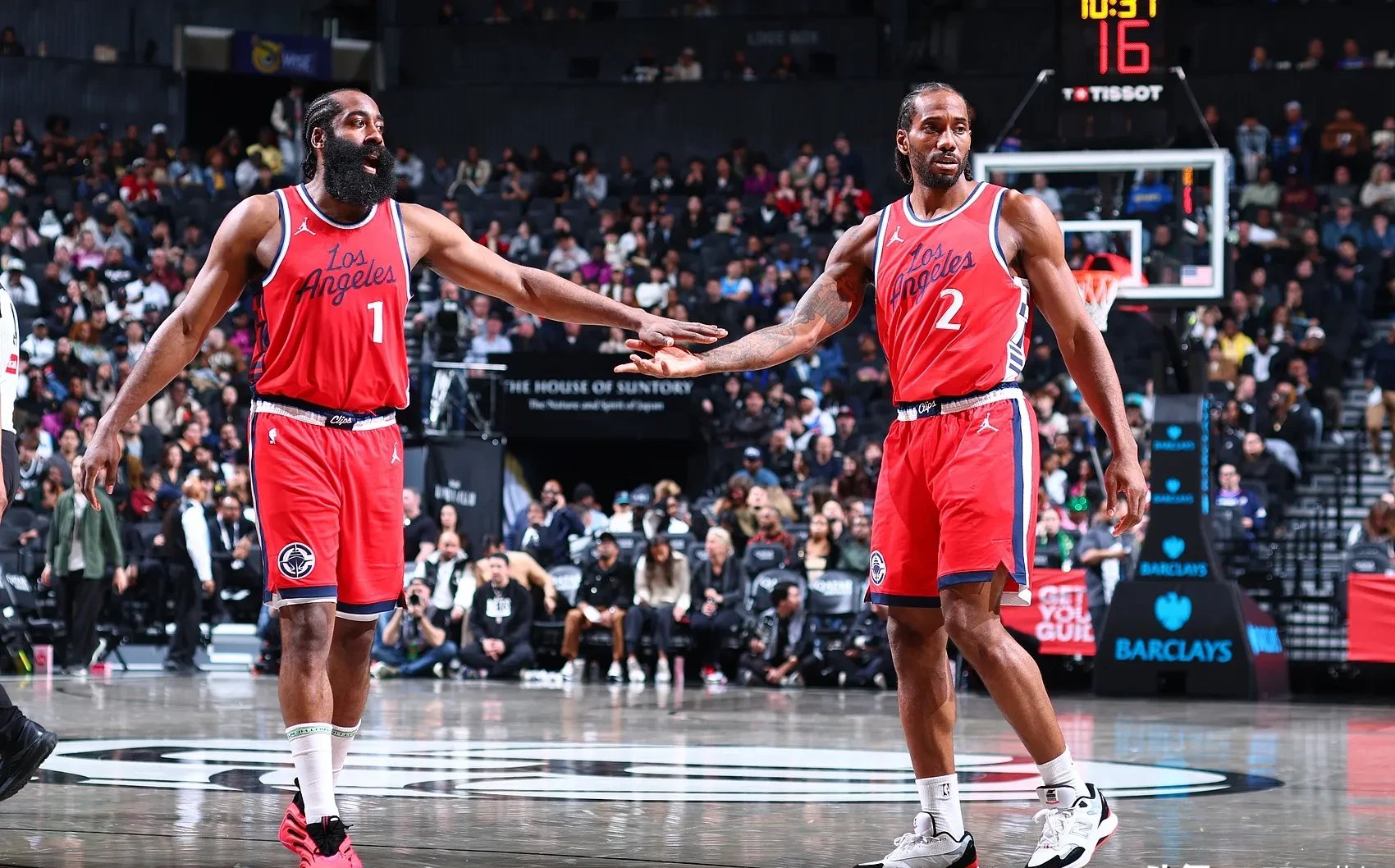 雷火电竞-快船击败魔术，路威展现统治力！的简单介绍