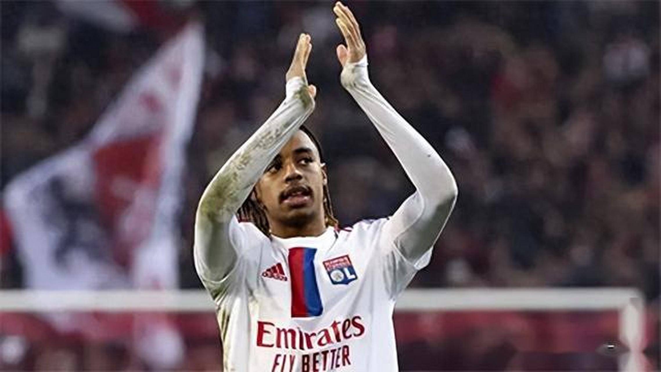 包含里昂队大获全胜,连胜法国联赛四场的词条 包含里昂队大获全胜,连胜法国联赛四场的词条