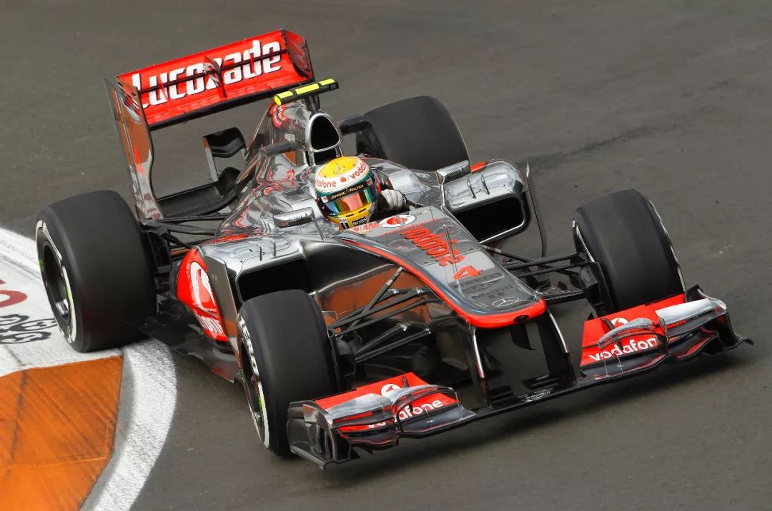 雷火电竞-雷诺车队完胜威廉姆斯，阿隆索扛起全队