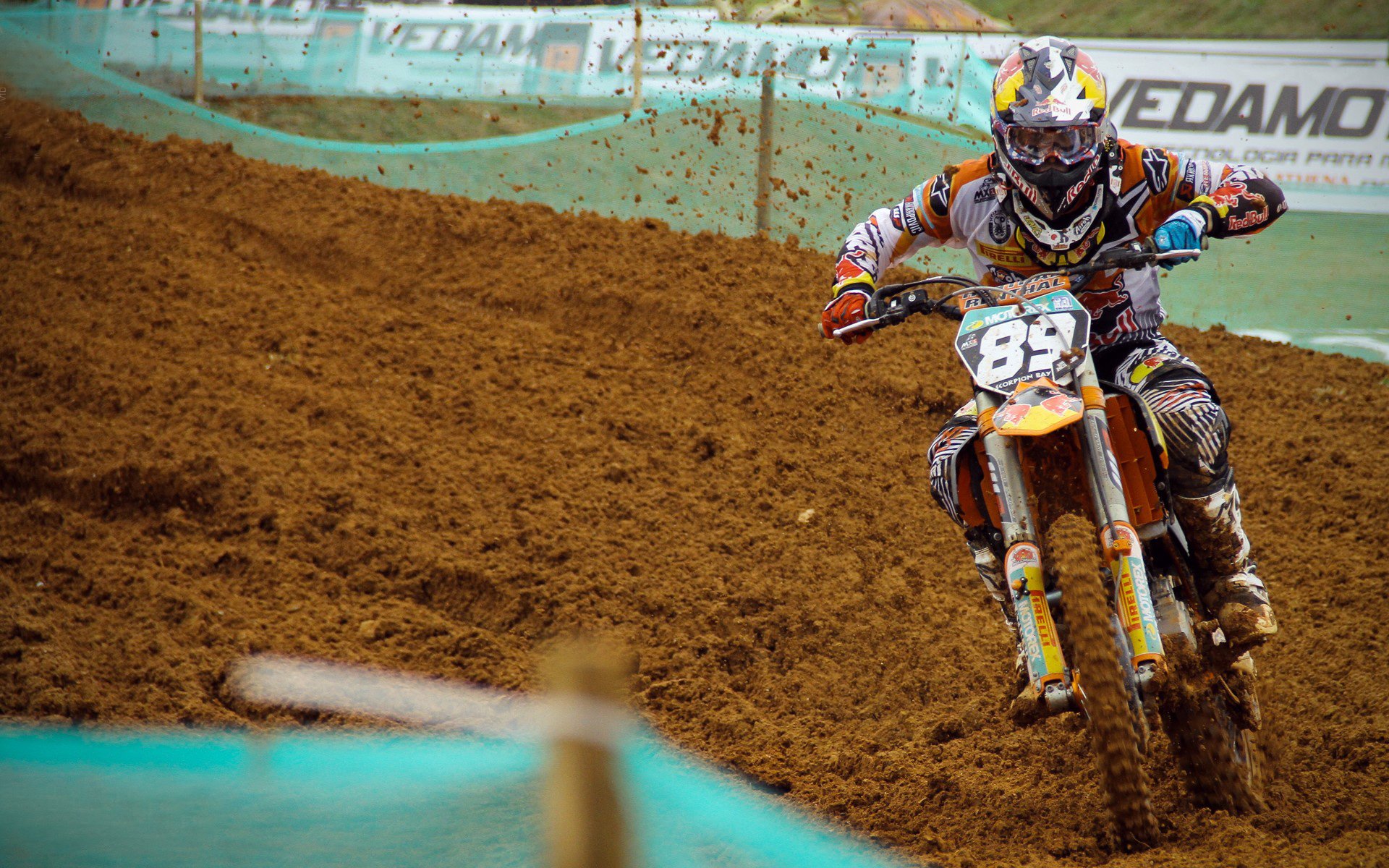 雷火电竞入驻-装甲洪流的纤细琴弓，迪亚斯如何在马德里竞技的节奏中为波兰定调