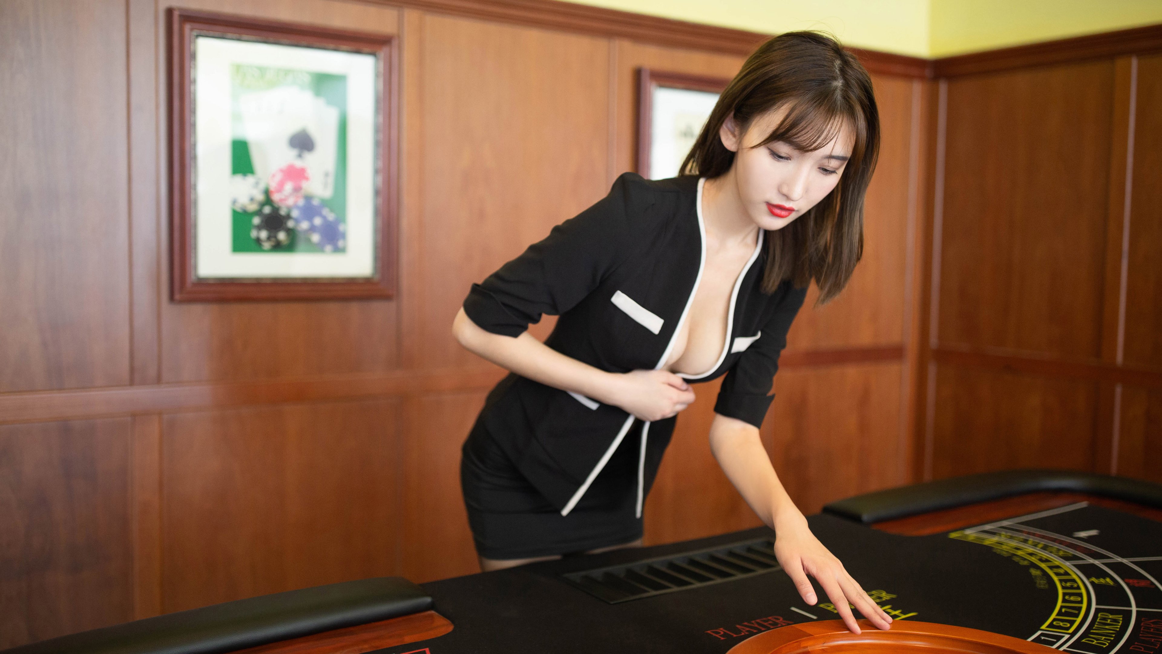 布伦森狂飙42分引领攻势,国王队末节一波流击溃广东