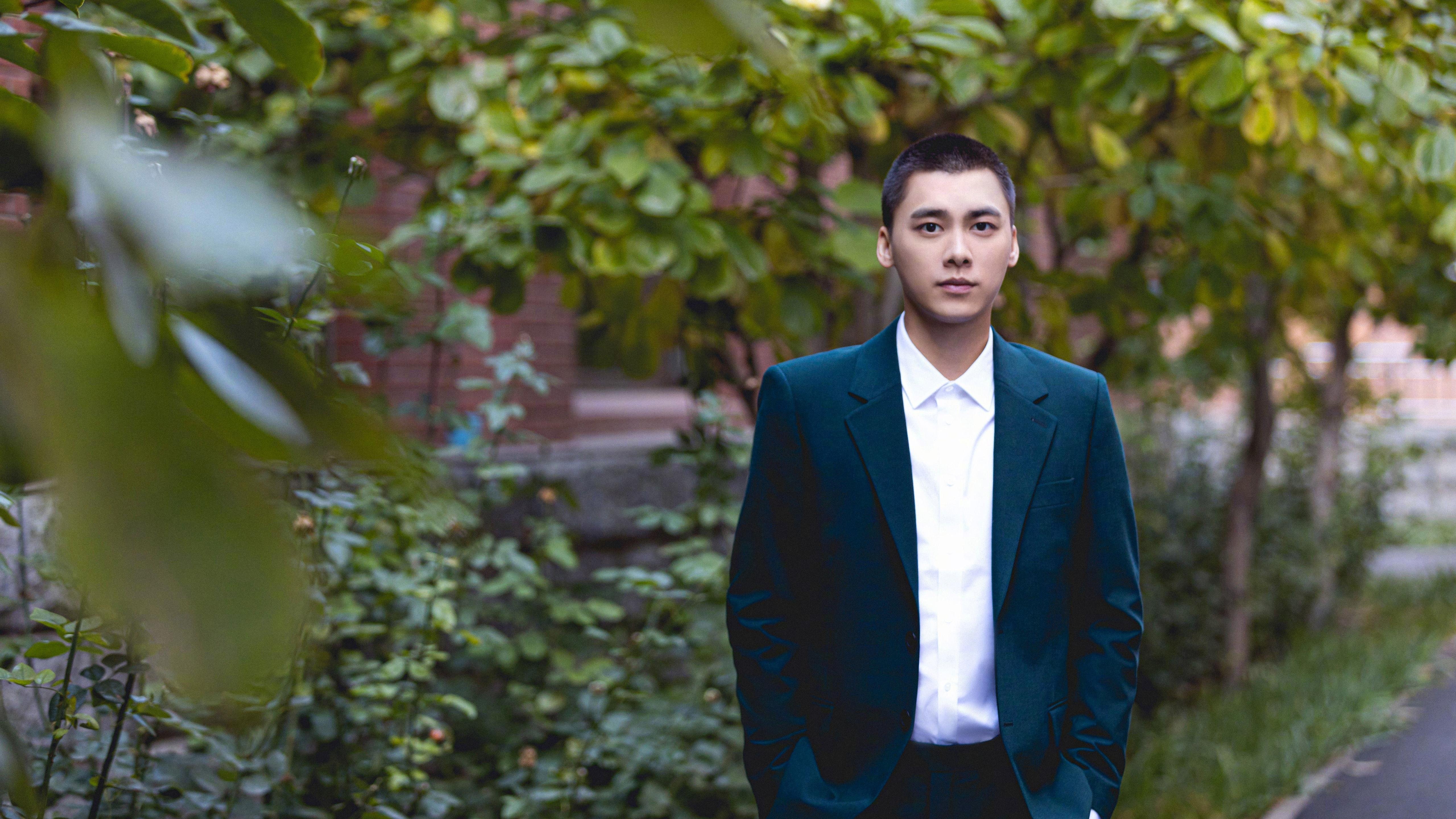 雷火电竞主播-重剑无锋，浓眉如山—胡金秋统治级表现带领广厦正面对决击溃深圳